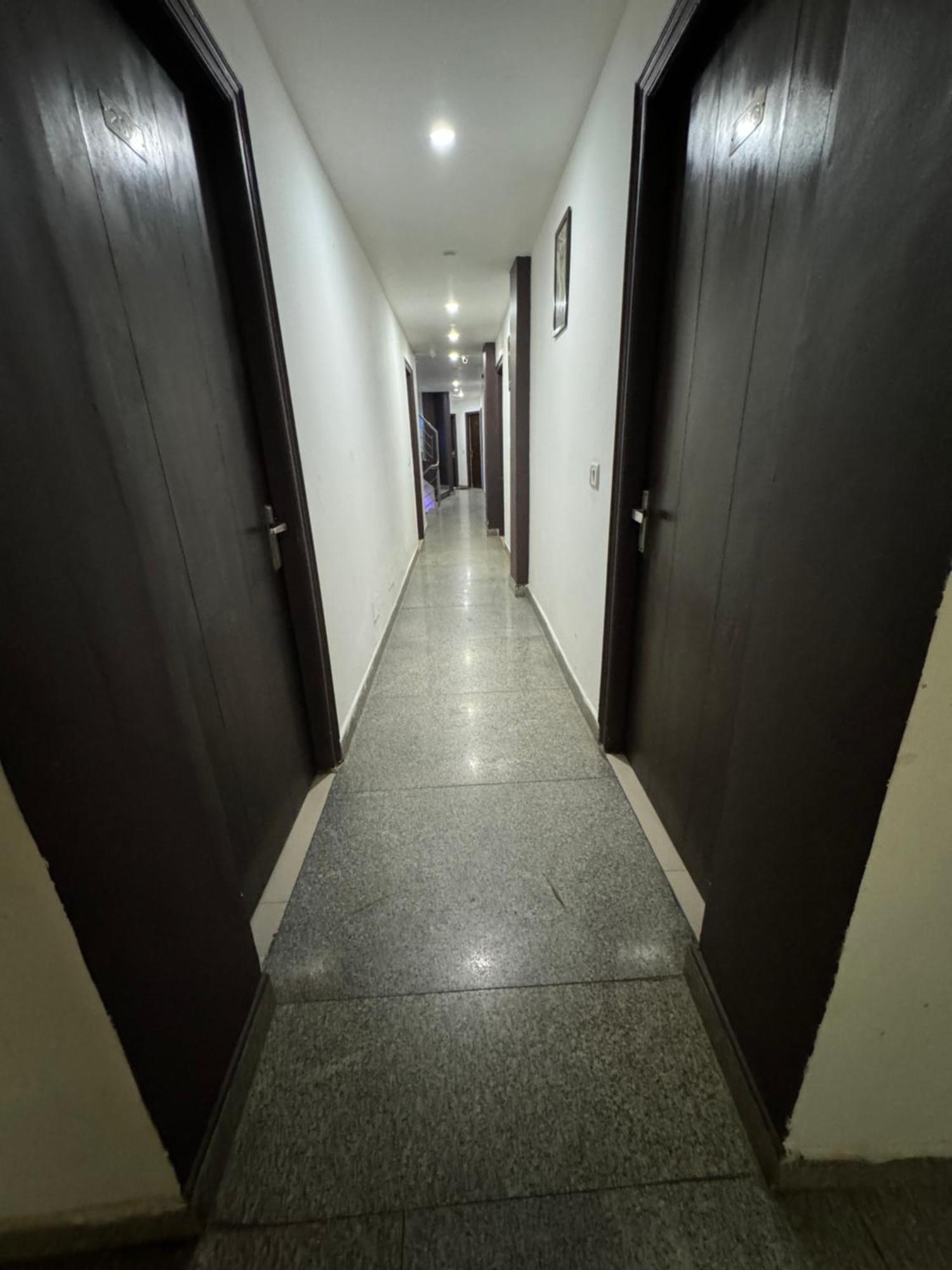 Airport Hotel Port View Nueva Delhi Exterior foto