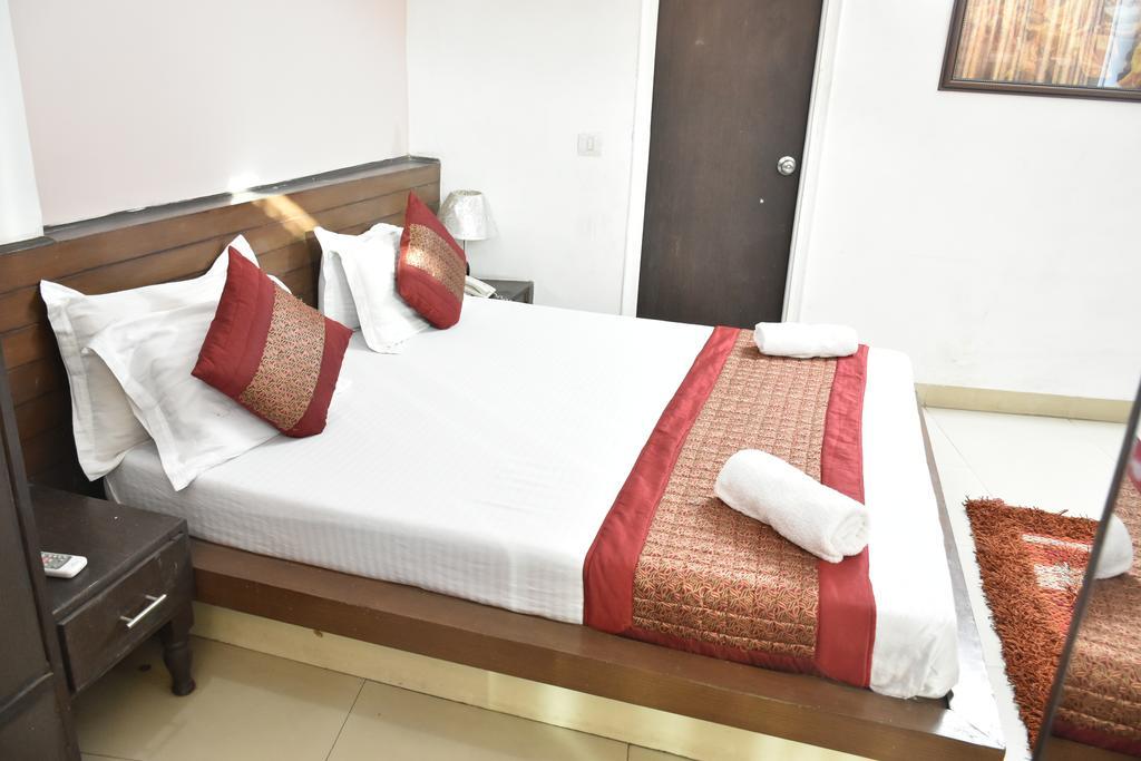 Airport Hotel Port View Nueva Delhi Exterior foto
