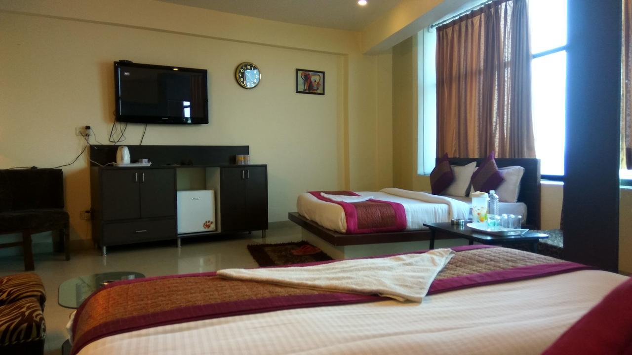 Airport Hotel Port View Nueva Delhi Exterior foto