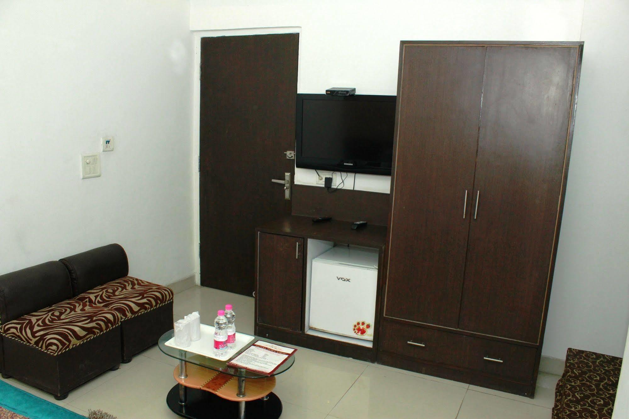 Airport Hotel Port View Nueva Delhi Exterior foto