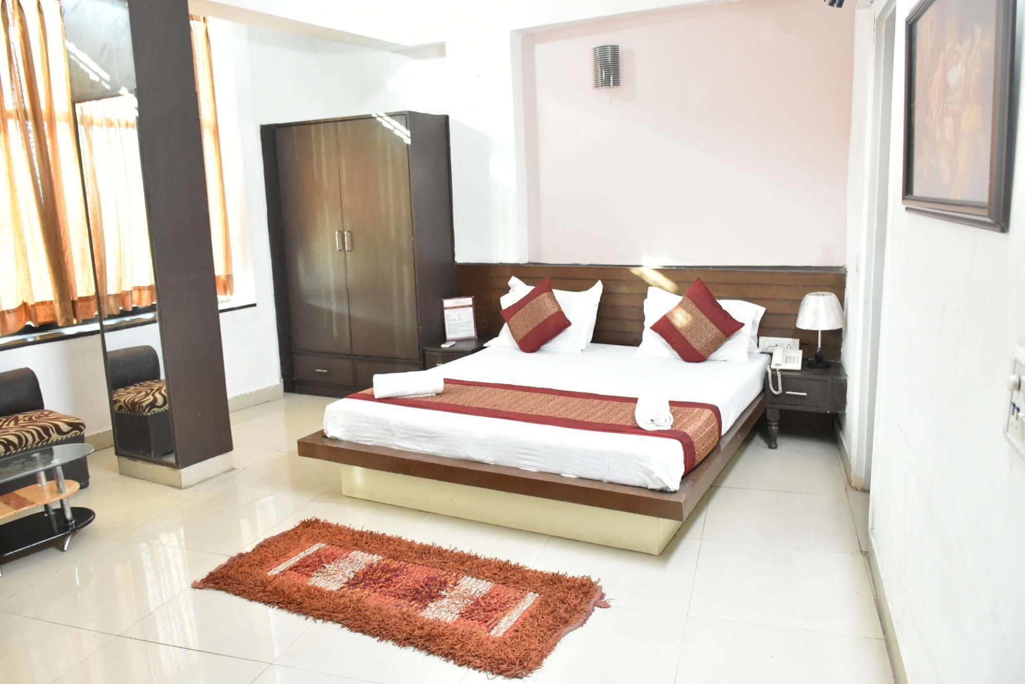 Airport Hotel Port View Nueva Delhi Exterior foto